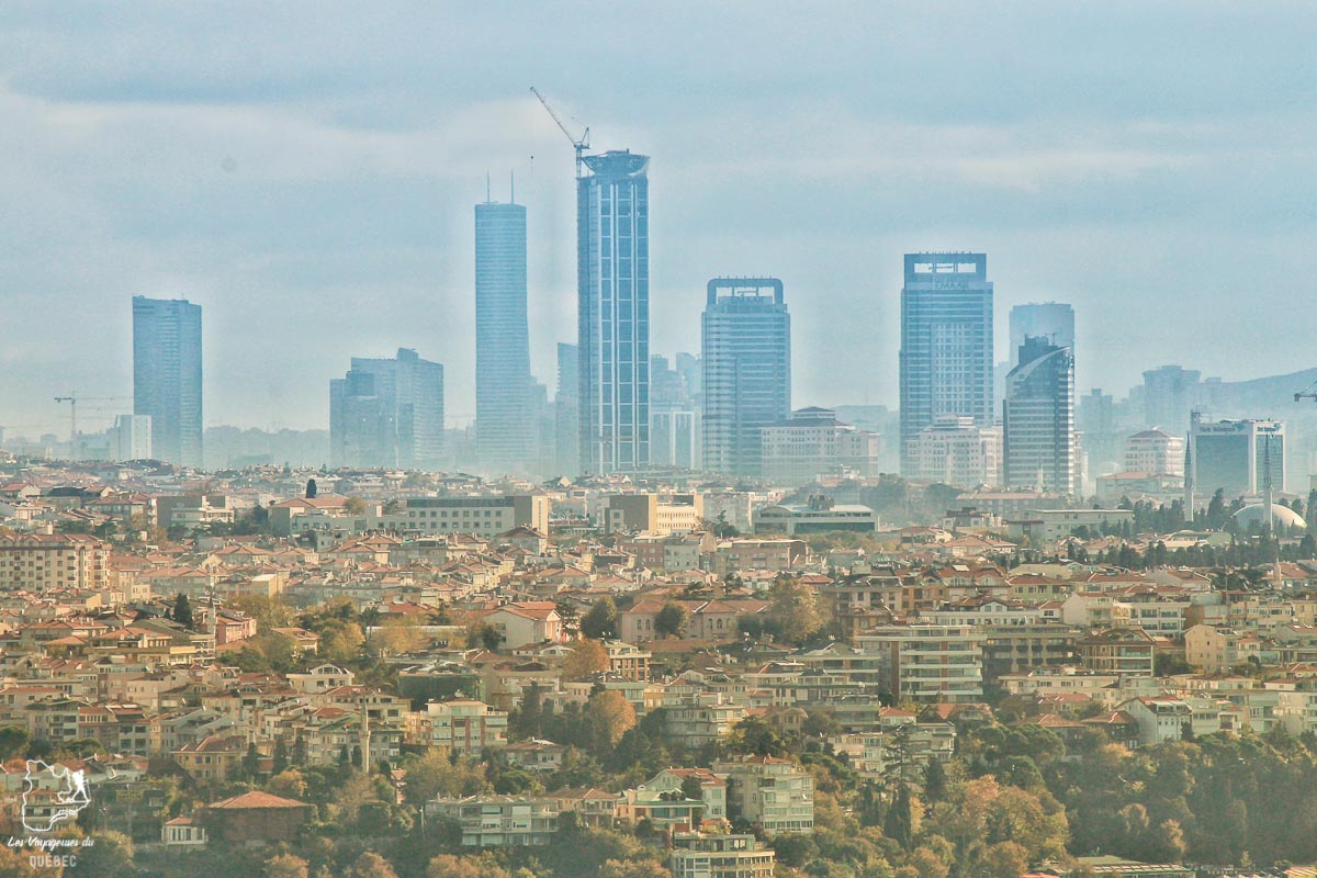 Le centre-ville des affaires à Istanbul en Turquie dans mon article Mon itinéraire en Turquie : Que faire, voir et visiter en 7 jours #turquie #voyage #asie #cappadoce #istanbul