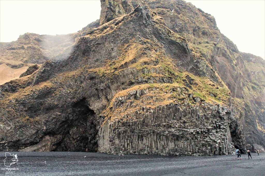 La plage de Reynisfjara en Islande dans notre article Visiter l’Islande : quoi faire et voir en 4 jours seulement #islande #europe #voyage