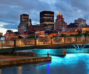 Skyline de Montréal le soir dans notre article Montréal en un weekend : le guide parfait pour découvrir la ville en 48 heures #montreal #canada #quebec