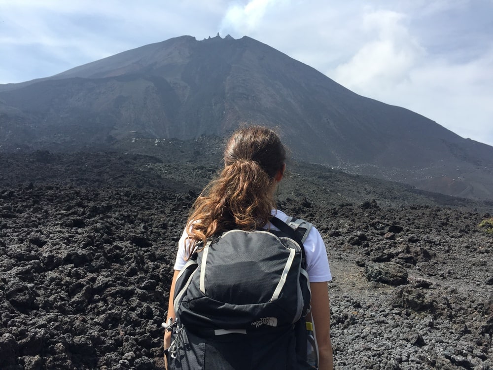 Ascension du volcan Pacaya au Guatemala dans notre voyage organisé en groupe de femmes #guatemala #voyage #femme #voyageorganise #ameriquecentrale