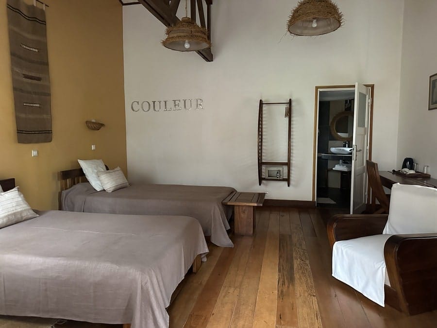 Hébergement en chambre twin, avec 2 lits simples dans notre Voyage à Madagascar organisé en petit groupe de femmes #Madagascar #voyageentrefemmes #voyage #voyagedegroupe #voyageorganise