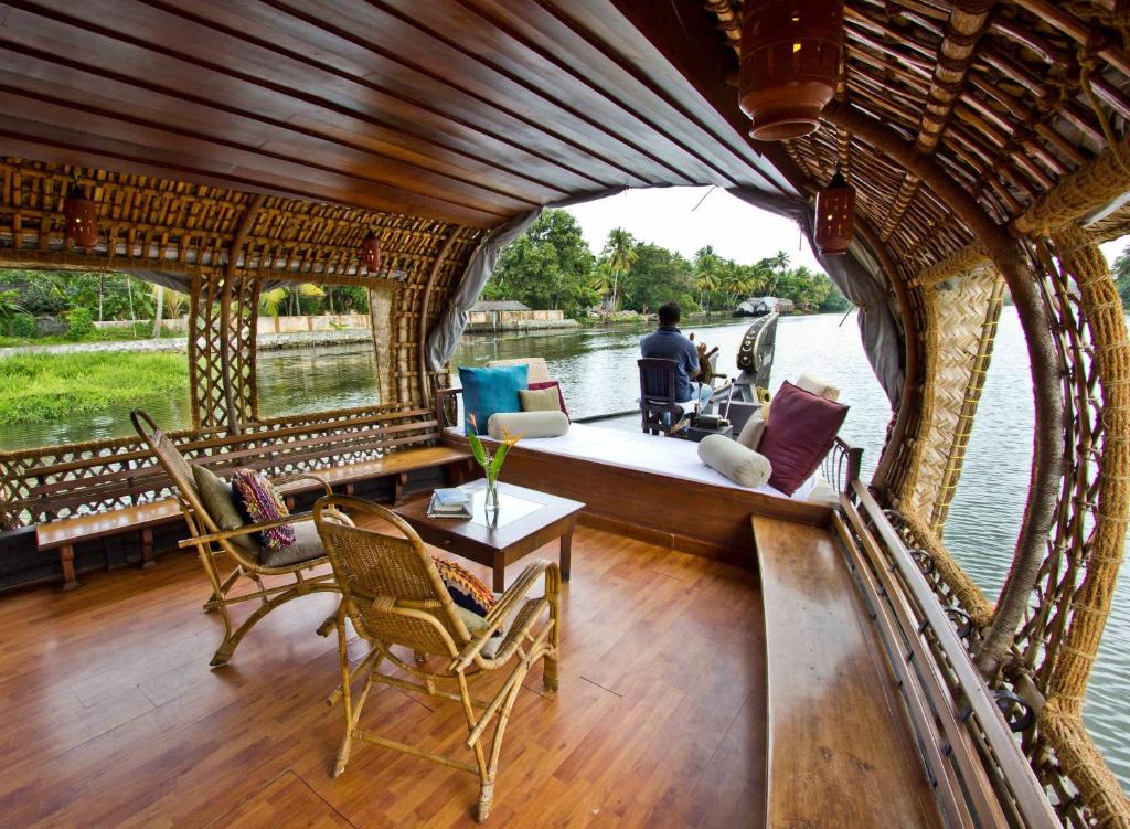 Nuit dans un houseboat à Allepey dans notre Voyage entre femmes en petit groupe organisé en Inde du Sud #inde #indedusud #asie #voyage #voyageorganise #voyageentrefemmes