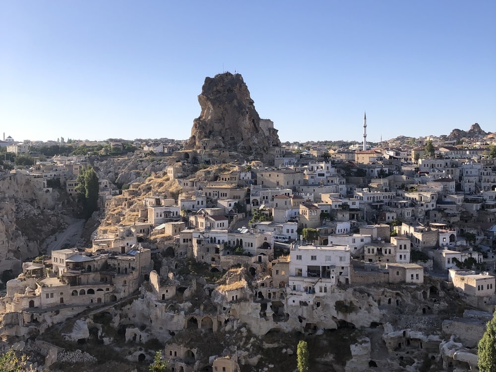 Citadelle d'Uchisar en Cappadoce en Turquie en visite en voyage de groupe Les voyageuses du Québec #turquie #voyage #femme #voyageorganise #europe #asie