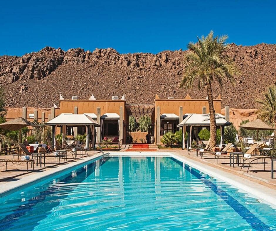 Piscine à l'hébergement de Foum Zguid dans le voyage en petit groupe de femmes au Maroc #maroc #afriquedunord #voyage #voyageorganise #voyageentrefemmes