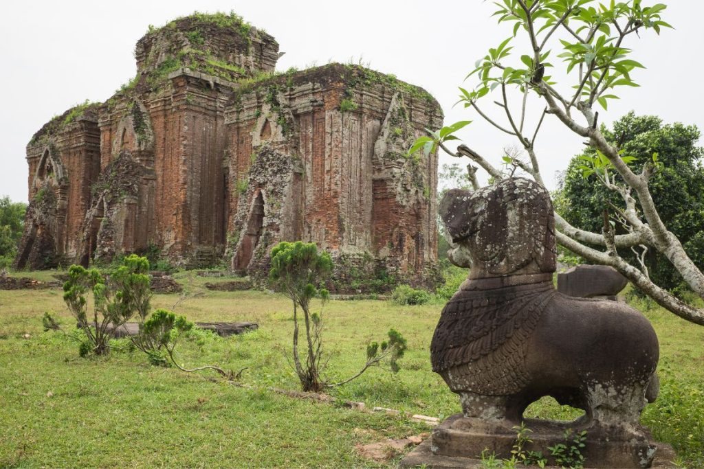 Ruines Cham près de Hoi An dans notre Voyage organisé au Vietnam entre femmes #vietnam #voyageentrefemmes #voyage #voyagedegroupe #voyageorganise