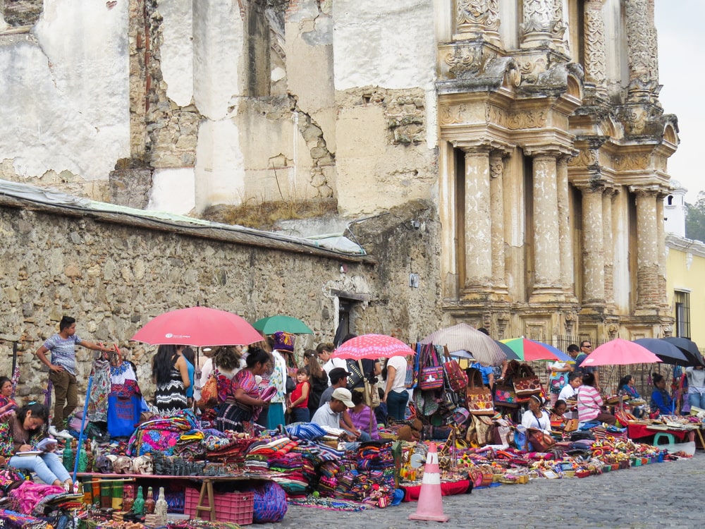 Visite de la ville d'Antigua au Guatemala inscrite à l'UNESCO dans notre voyage de femmes en groupe organisé #guatemala #voyage #femme #voyageorganise #ameriquecentrale