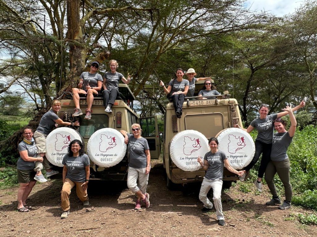 Participantes d'un voyage en Tanzanie avec l'agence de voyage Les voyageuses du Québec en petit groupe de femme #safari #voyageentrefemmes #voyage #voyagedegroupe #voyageorganise